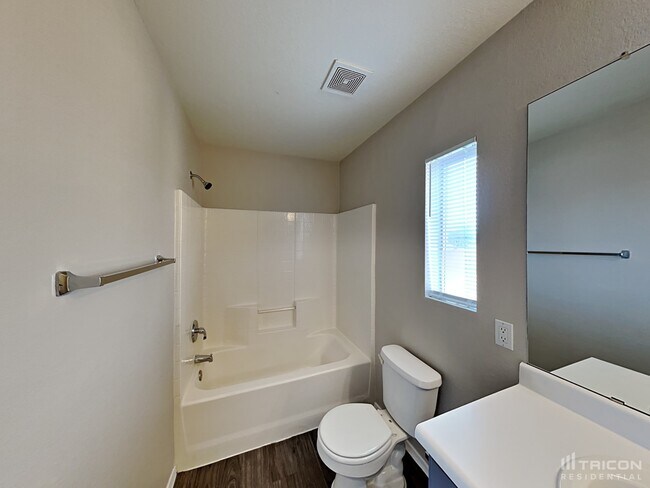 Building Photo - 2618 S Devonna Ln