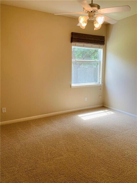 Building Photo - 3815 Lagoona Dr