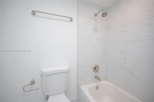Building Photo - 9210 Fontainebleau Blvd