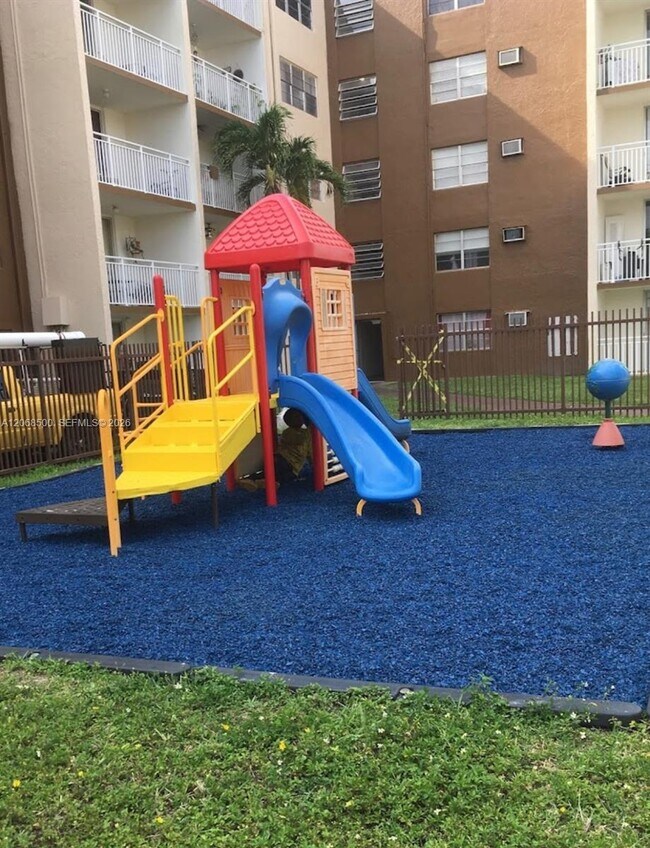 Building Photo - 6950 Miami Gardens Dr