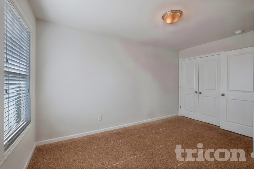 Building Photo - 3980 Bella View Ln