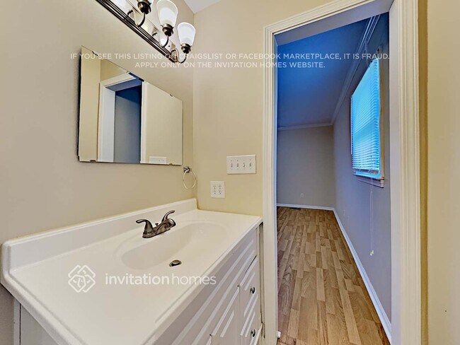 Building Photo - 499 Kingfield Dr SW