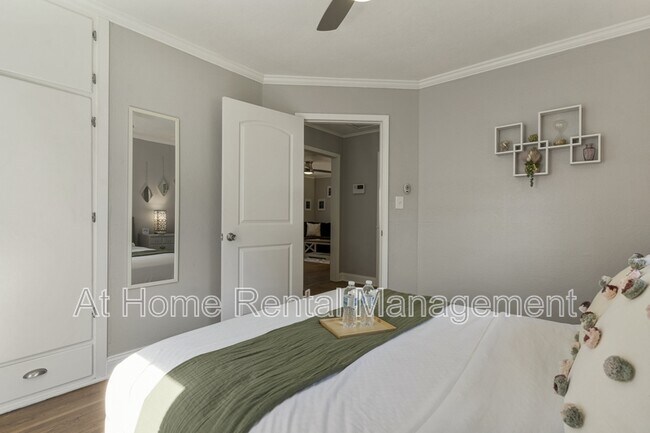 Building Photo - 4911 S Cincinnati Ave