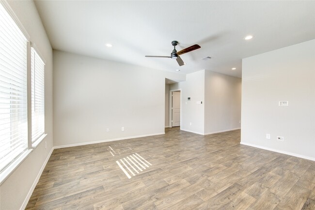 Building Photo - 21335 Hendricks Holw Ln