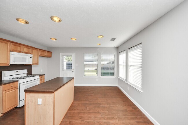 Building Photo - 13503 Sherman Oaks Dr