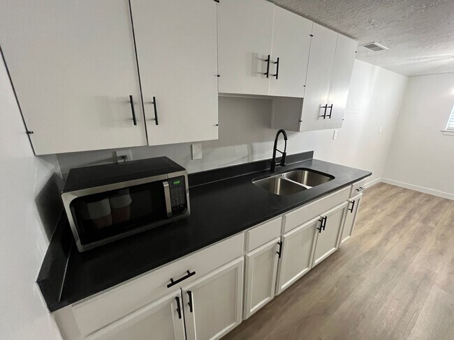 Building Photo - Completely Remodeled 2-Bedroom Duplex Unit by Provo River Trail