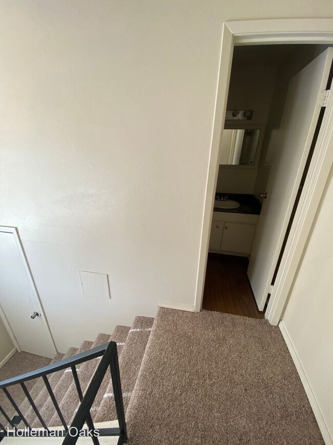 Building Photo - 1501 Holleman Dr
