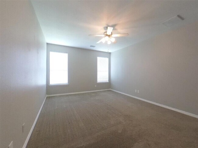 Building Photo - 28818 Hidden Cove Dr