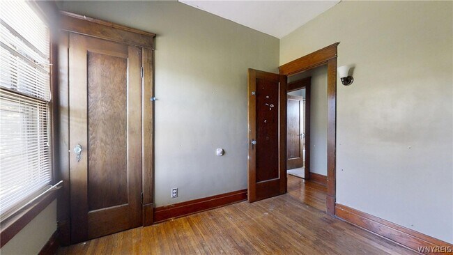 Building Photo - 425 Johnson St