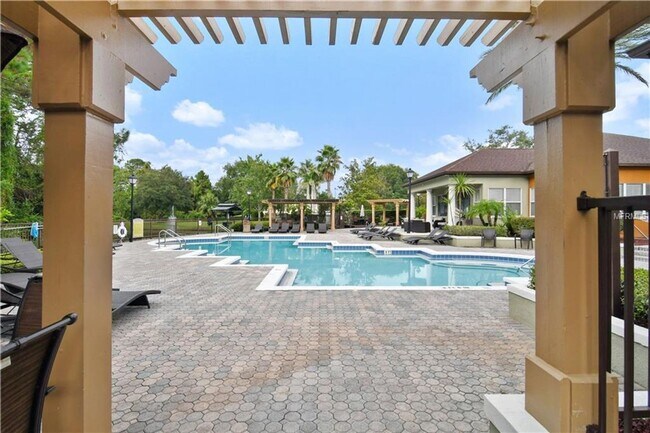 Building Photo - Gorgeous  Forest View, Wood Floors  1/1 condo for RENT @The Crest close to UCF.