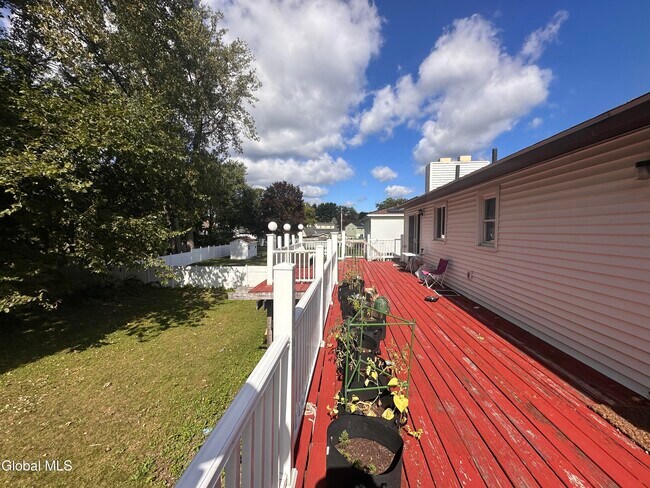 Building Photo - 4 Thoroughbred Ln