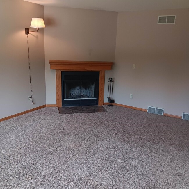 Building Photo - 2649 Stanbrook St