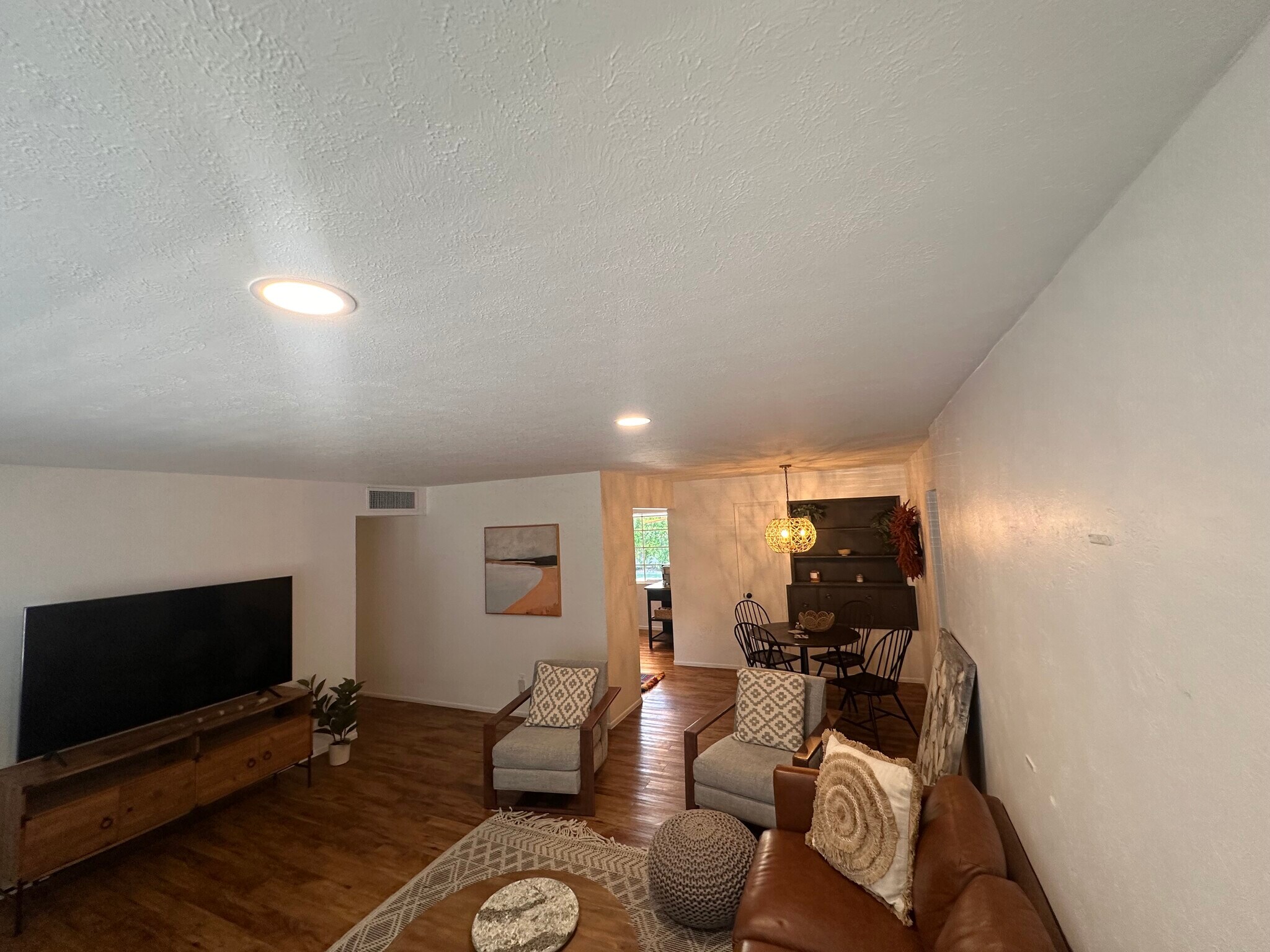 Building Photo - 8143 E Whitton Ave