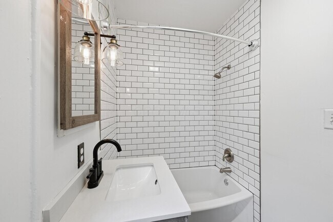 Building Photo - 557 E Weisheimer Rd