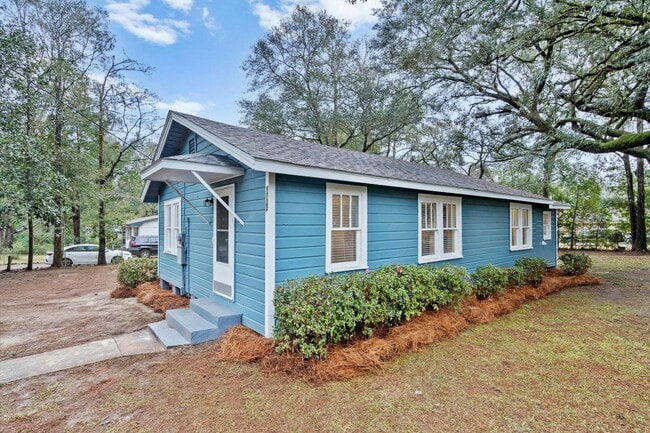 Building Photo - 1700 Northview Dr