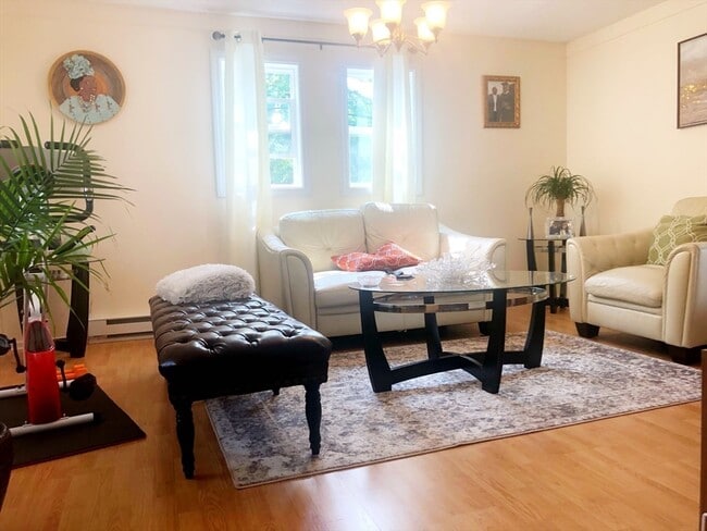 Building Photo - 257 Hudson St