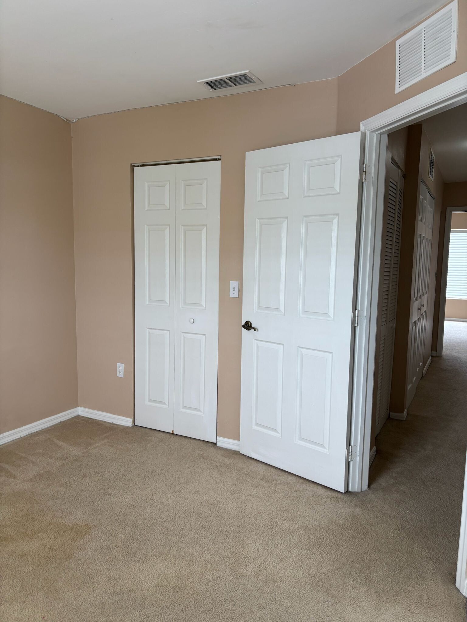 Building Photo - 3642 Pine Oak Cir
