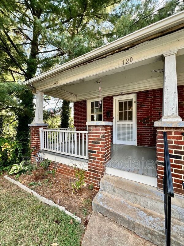 Building Photo - 120 S Poplar St