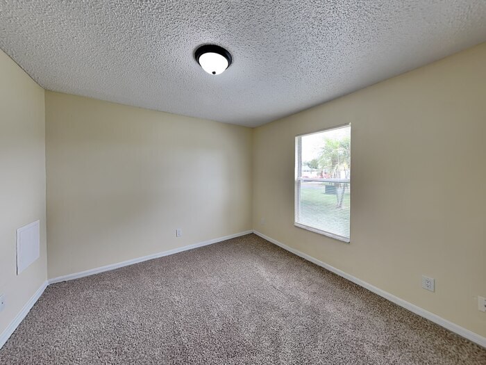 Building Photo - 137 Rebecca Dr NE