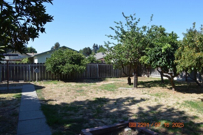 Building Photo - 4504 E Monte Vista Ave