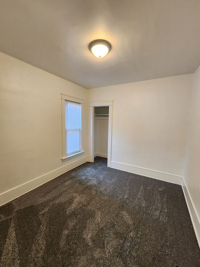 Building Photo - 825chest