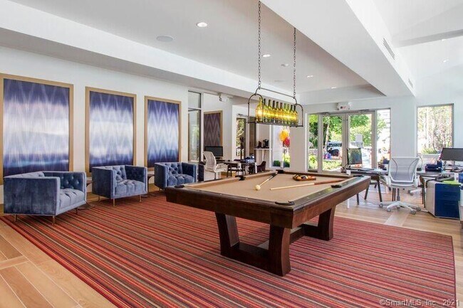 Building Photo - 1435 Bedford St