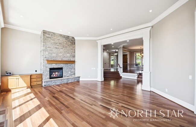 Building Photo - Executive Estate in Atherton Heights with ...