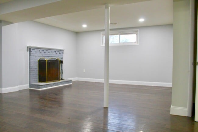 Building Photo - 5707 Alan Dr