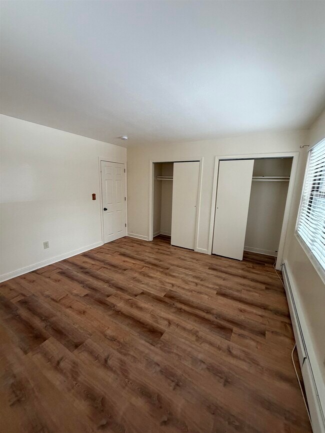 Building Photo - 4 Brook Rd