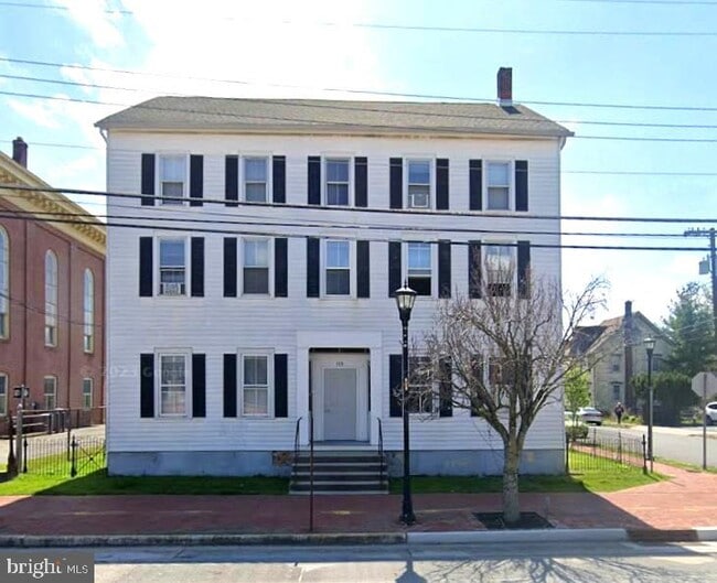 Building Photo - 115 W Broadway