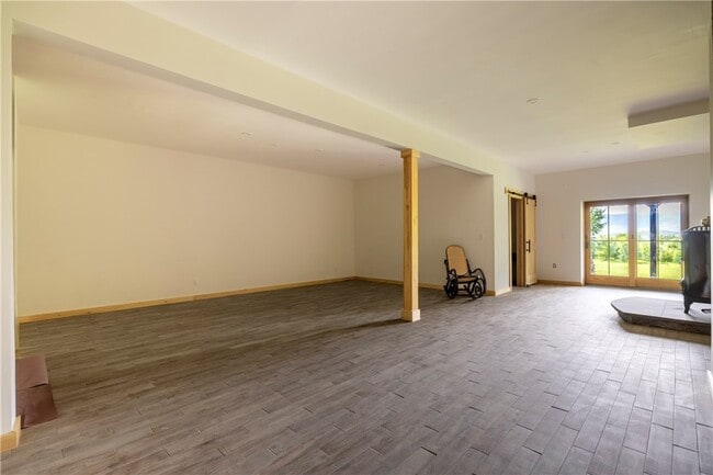 Building Photo - 292 Van Ettan Rd
