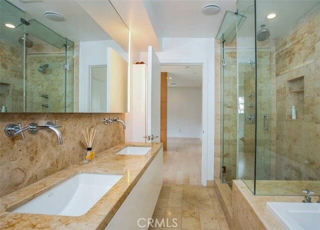 Building Photo - 2115 Groveland Dr