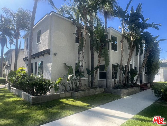 Building Photo - 4129 W Toluca Lake Ave