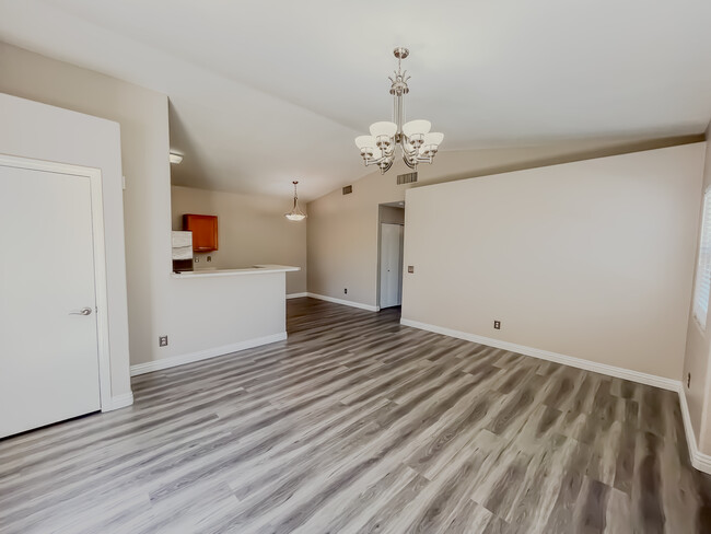 Primary Photo - 2053 Quarry Ridge St