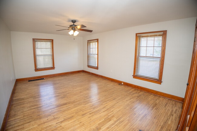 Building Photo - 5410 Simpson St