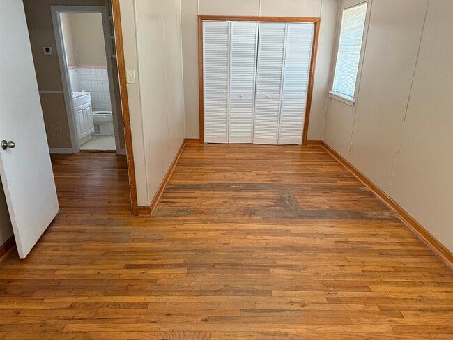 Building Photo - 727 E Jefferson St