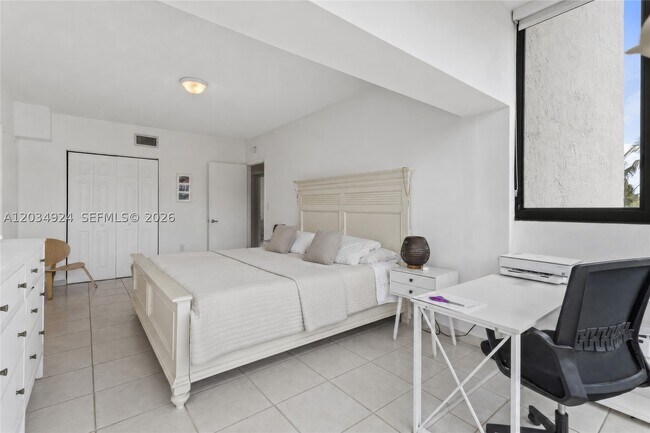 Building Photo - 575 Crandon Blvd