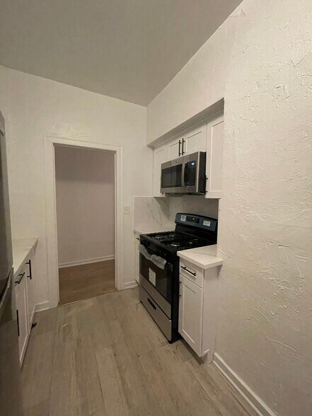 Building Photo - 417 N Gardner St