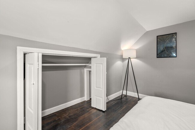 Building Photo - 133 Nichols St