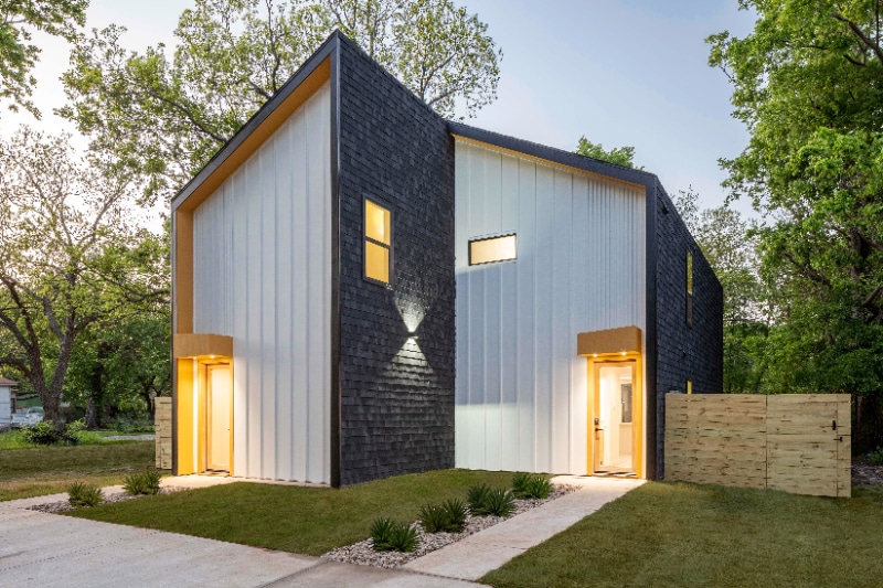 Building Photo - 605 E 7th St