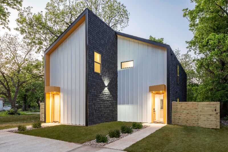 Building Photo - 605 E 7th St