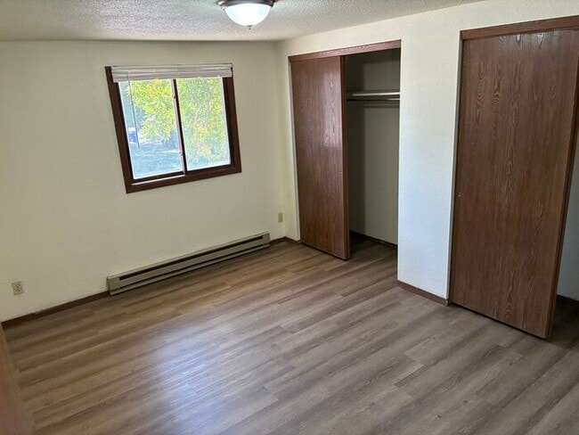 Building Photo - Cozy 2 Bed/1 Bath Apartment in North Lovel...