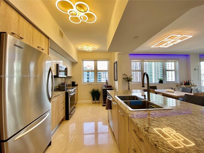 Building Photo - 19900 E Country Club Dr