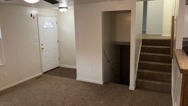 Building Photo - 105 Woodard Dr