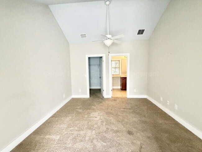 Building Photo - 2223 Amherst Ave