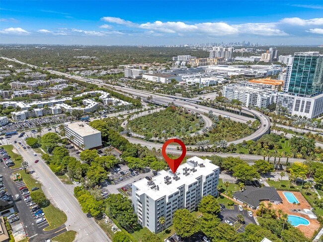 Building Photo - 9001 SW 77th Ave