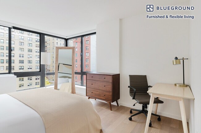 Building Photo - 255 W 94th St