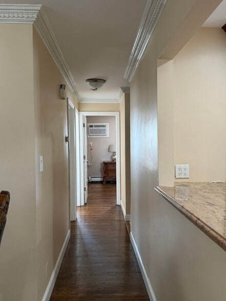 Building Photo - 231 Sedore Ave