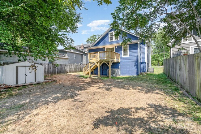 Building Photo - 208 Tournament Dr SW