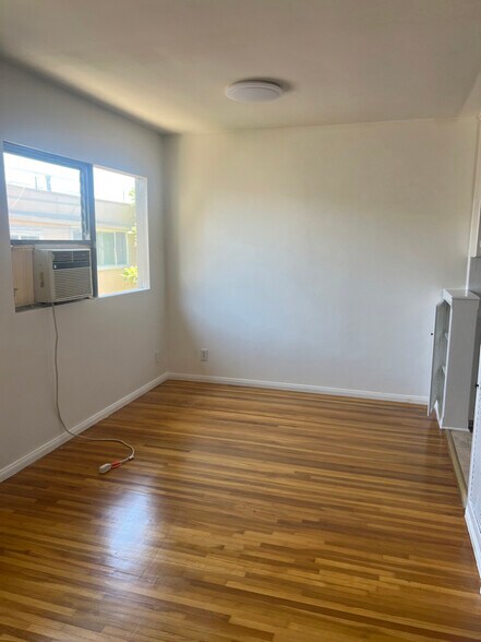 Building Photo - 3426 Mentone Ave